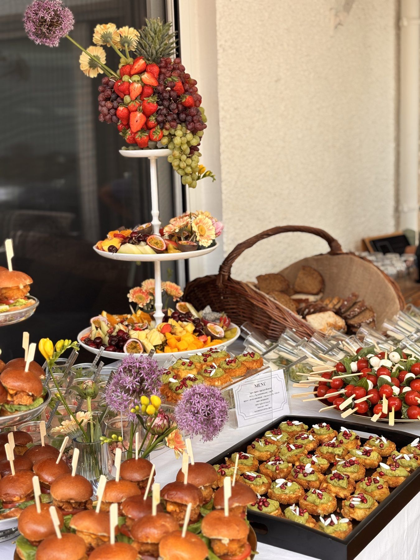 Burger-Buffet mit Etagere