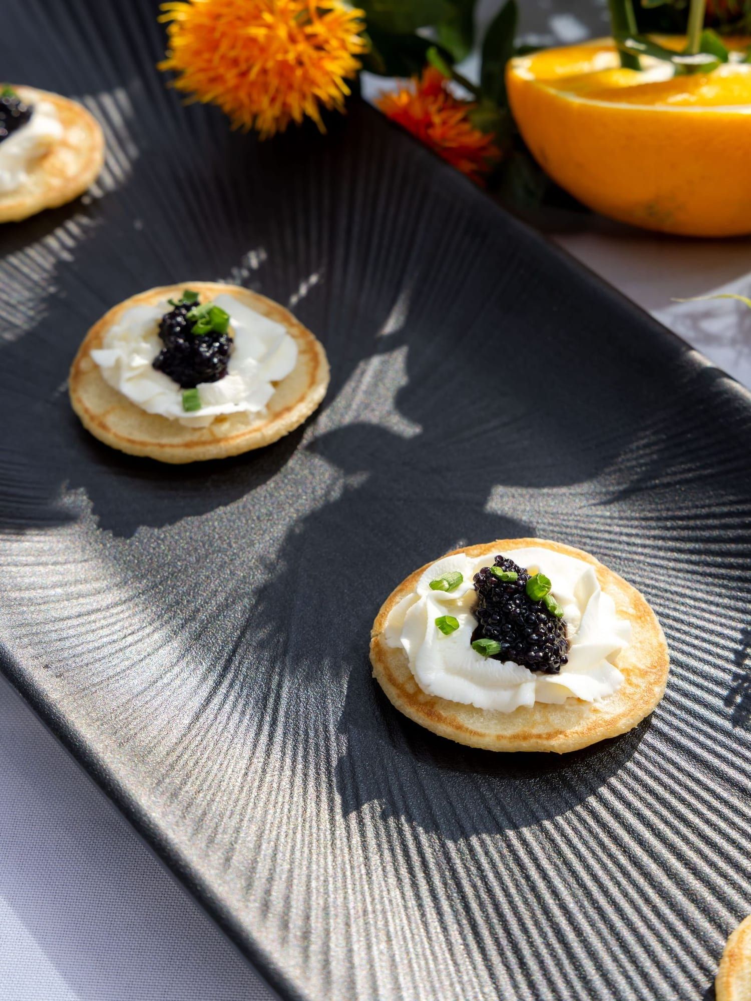 Blini-Canapé mit Kaviar aus der Küche