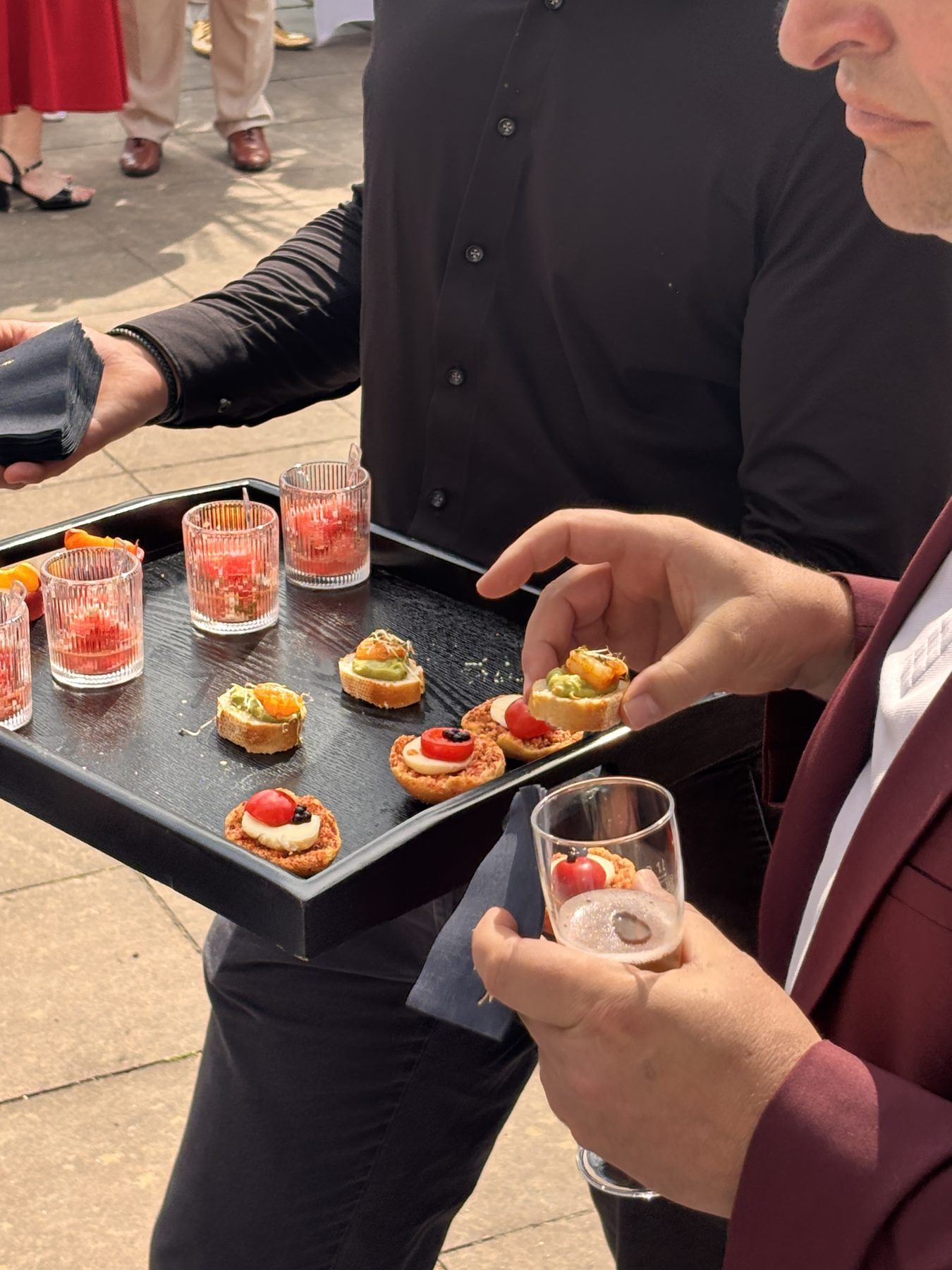 Aperitif-Service am Empfang